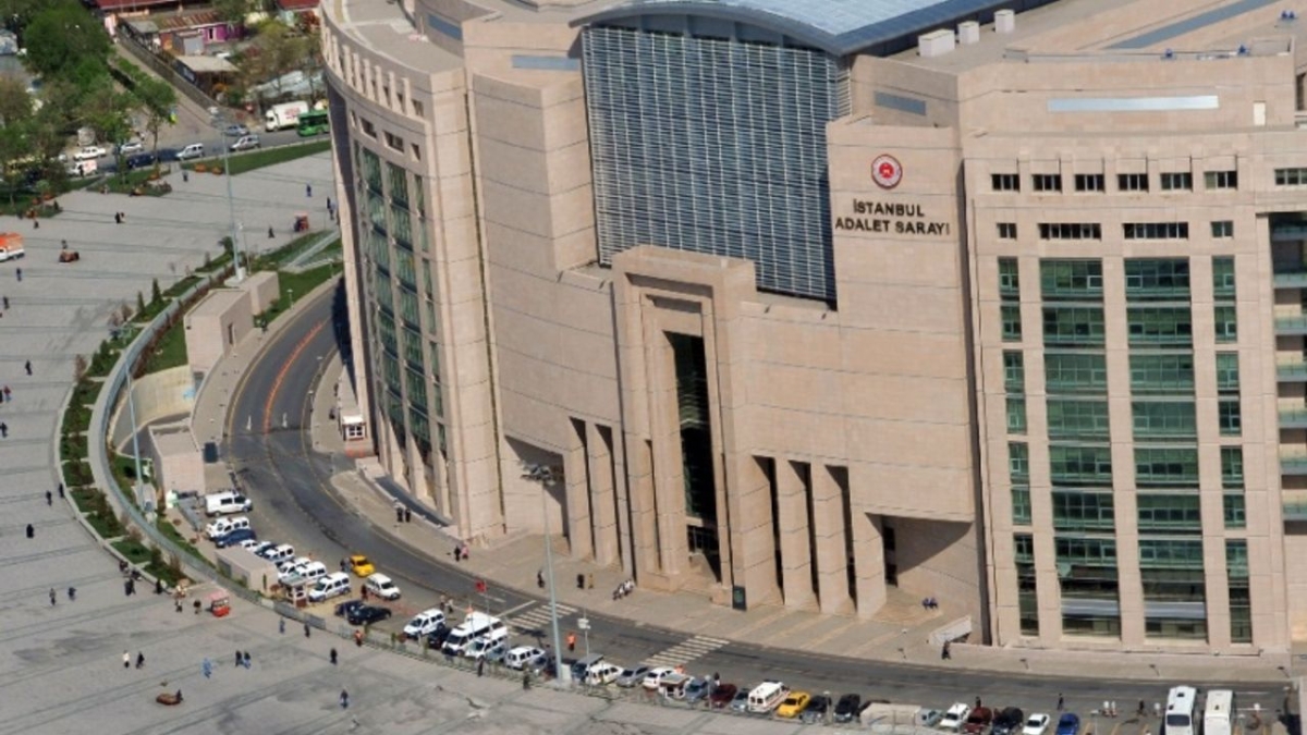 İBB’ye yönelik yolsuzluk soruşturmasında 52 şüpheli adliyeye sevk edildi